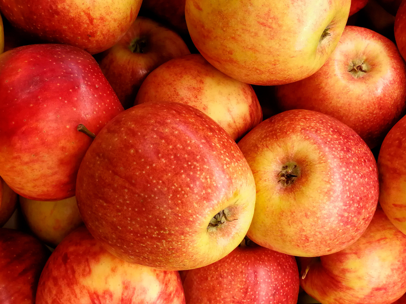 Apple Cider Vinegar for Beauty: A Natural Approach to Skin and Hair Care