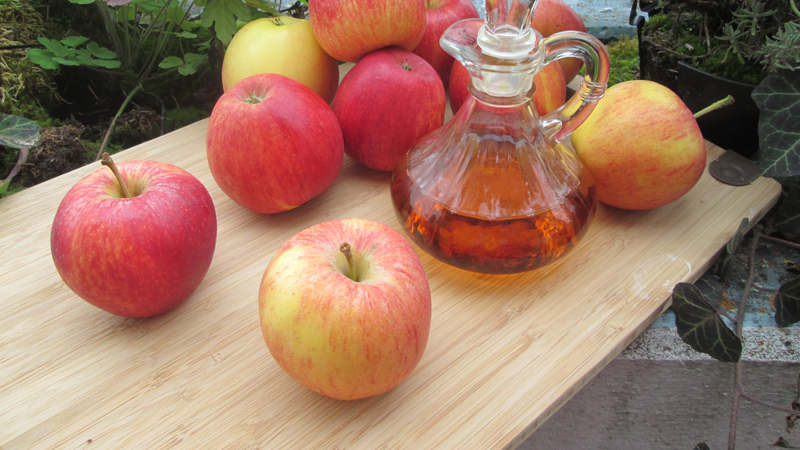 Apple Cider Vinegar for Cleaning: DIY Natural Solutions for Home Cleaning